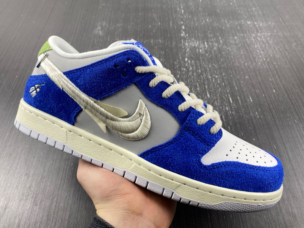 Fly Streetwear x Nike SB Dunk Low 2023 DQ5130-400